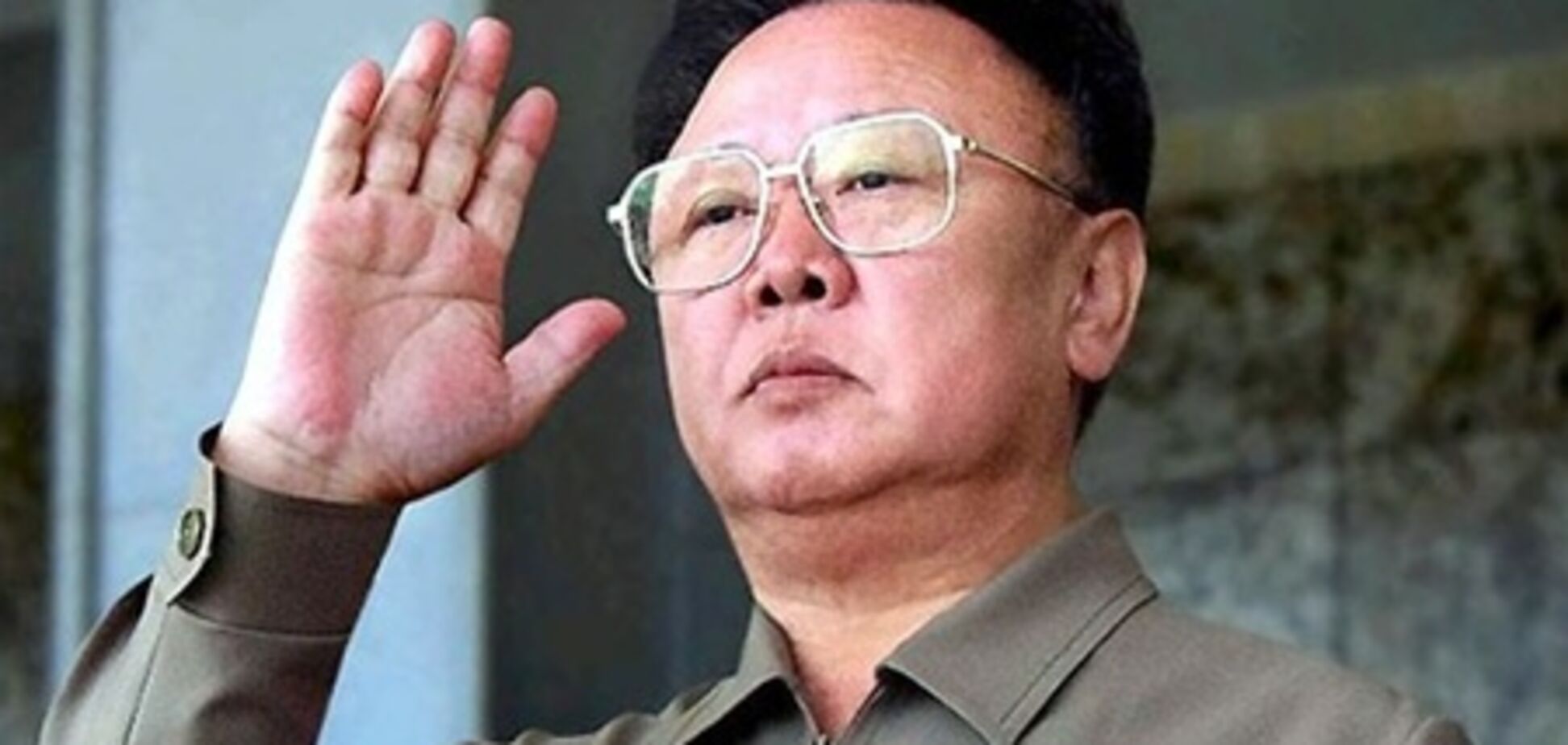 Ким Чен Иру посмертно присвоено звание Героя КНДР