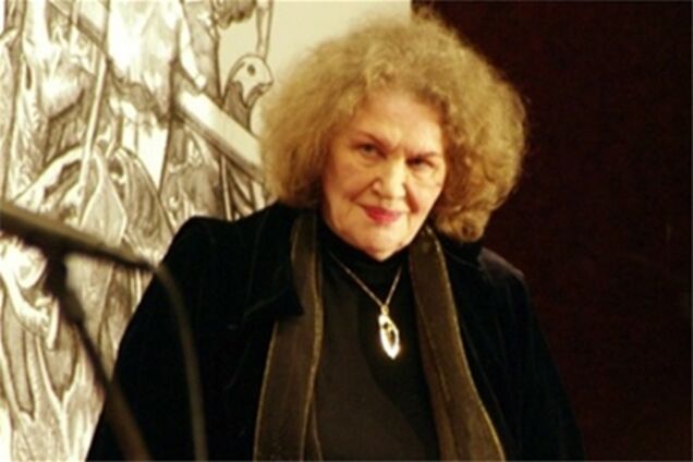 Лина Костенко назвала садистским решение этапировать Тимошенко