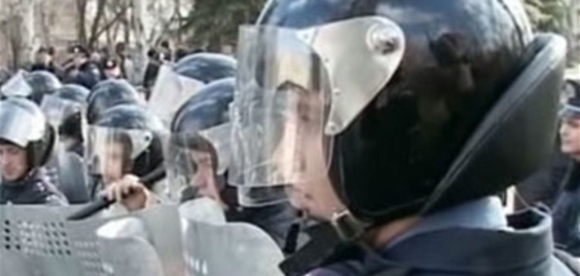 Міліціонер, що стримував в Донецьку протестуючих з вилами, потрапив до лікарні