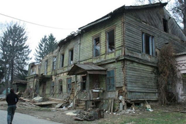 В Киеве начали разбирать легендарный памятник