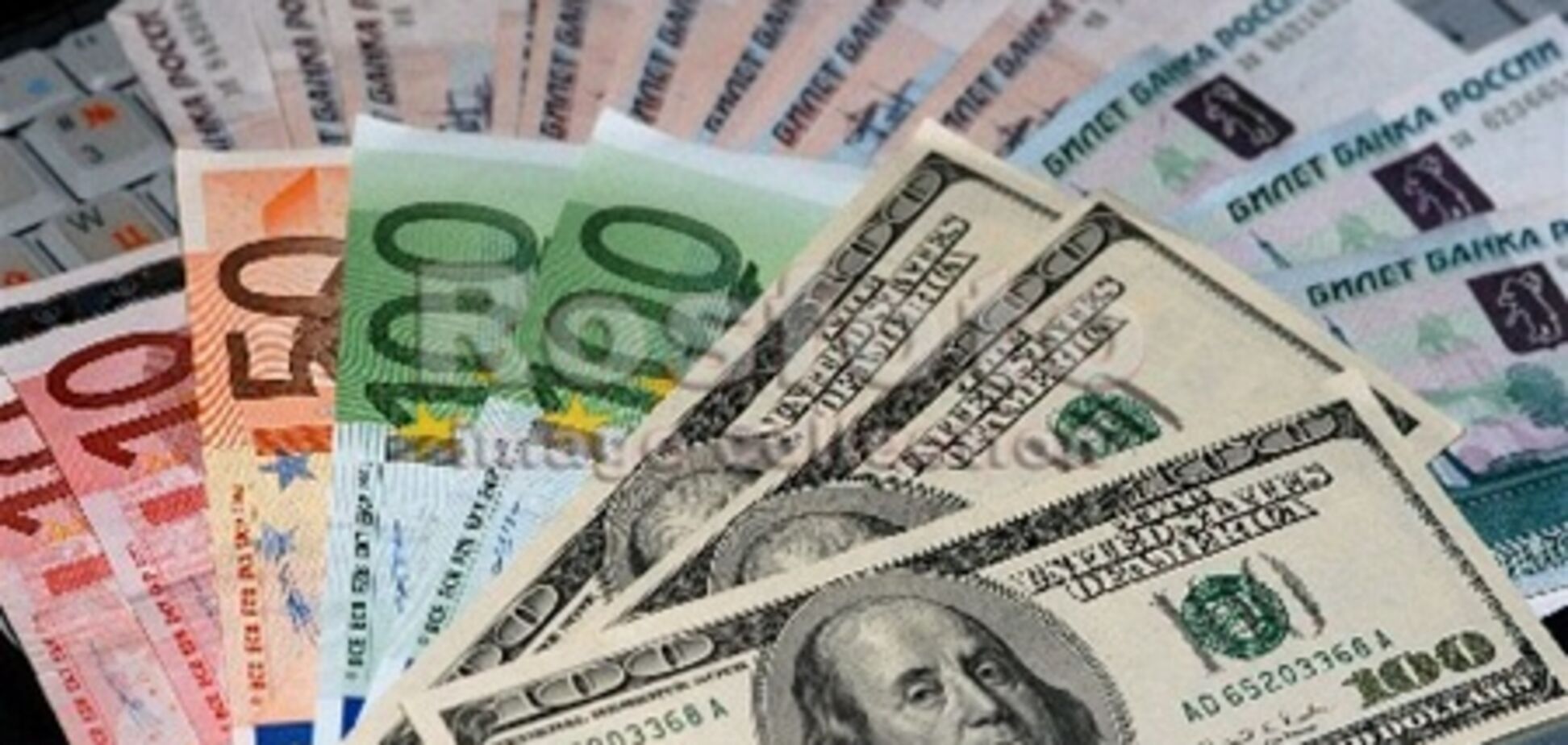 В Украине евро незначительно подешевел