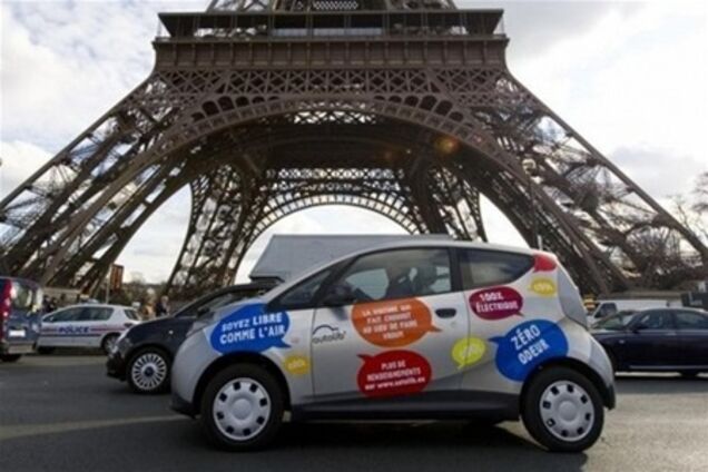 Париж перешел на электромобили. Фото, Видео