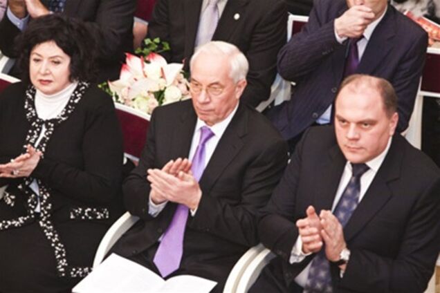 Азаров не на шутку заинтересовался классикой