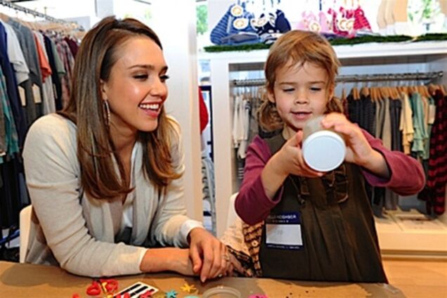 Альба привела дочь на открытие Splendid