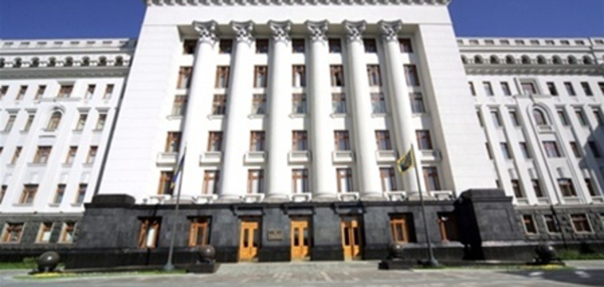 В АП вирішили відкласти боротьбу з корупцією