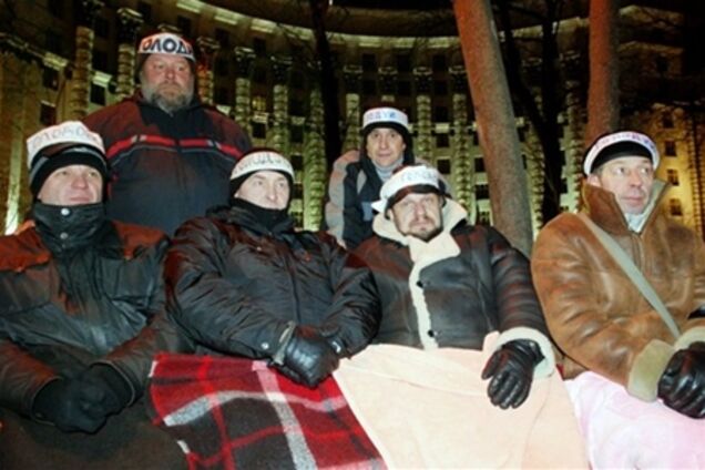 Милиция вторично составила протокол на чернобыльцев, голодающих под Кабмином