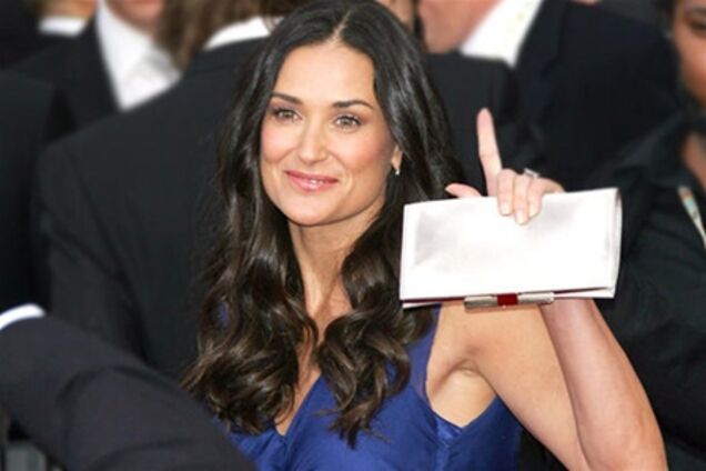 Деми Мур строит отношения с косметологом