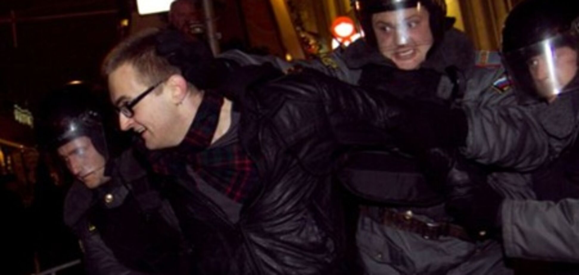 В Москве из полиции отпустили Митрохина, Лимонова и Немцова