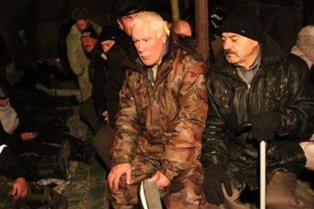 Протестующие в Донецке чернобыльцы разочарованы отменой встречи с Януковичем