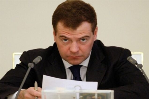 Медведев нецензурно выражается в Твиттере