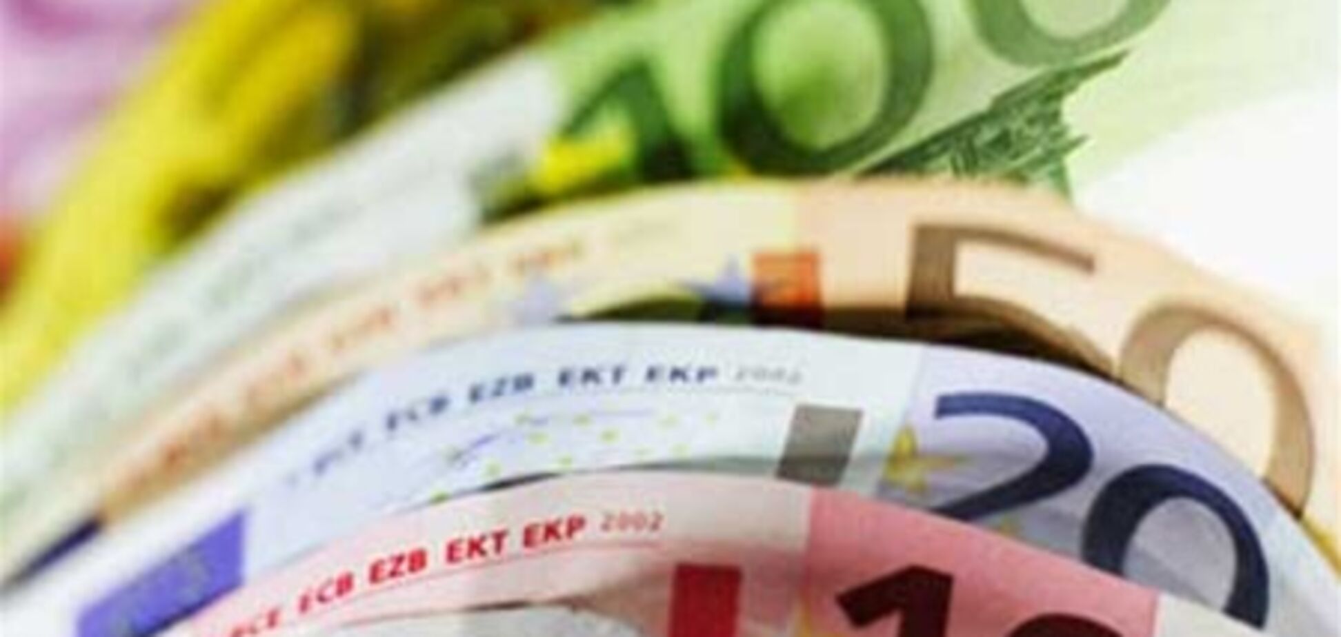 Торги на межбанке завершились падением евро и доллара