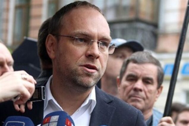 В БЮТе рассказали, как у судьи тряслись руки и подкашивались ноги