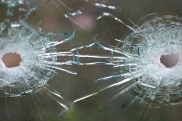 На Рівненщині невідомі обстріляли вікна офісу Партії регіонів