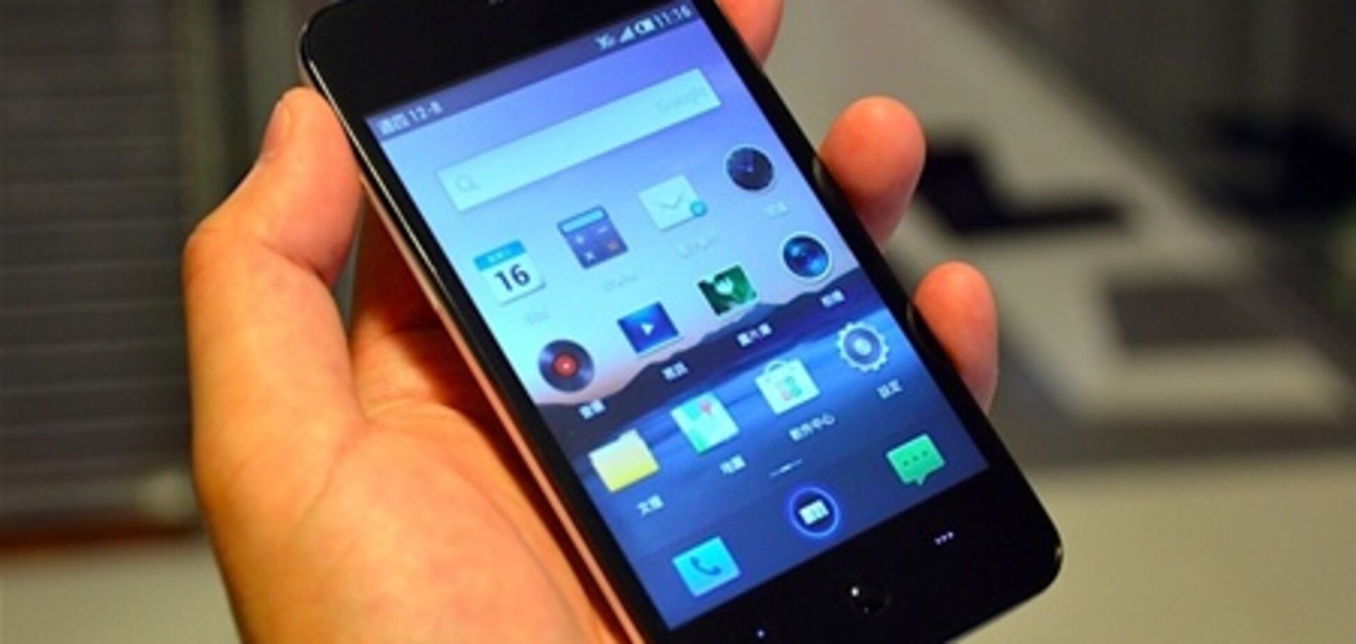 Первые живые фото китайского конкурента iPhone. Фото