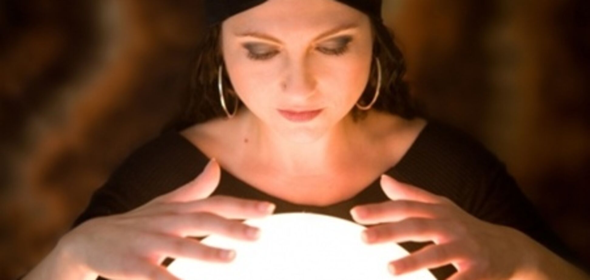 Екстрасенси заробляють на українцях понад 2 млрд грн на рік