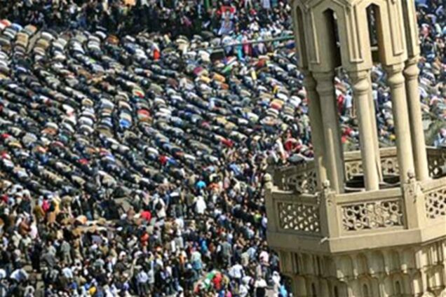 Тысячи египтян выступили против президента, выкрикивая 'Уходи!'