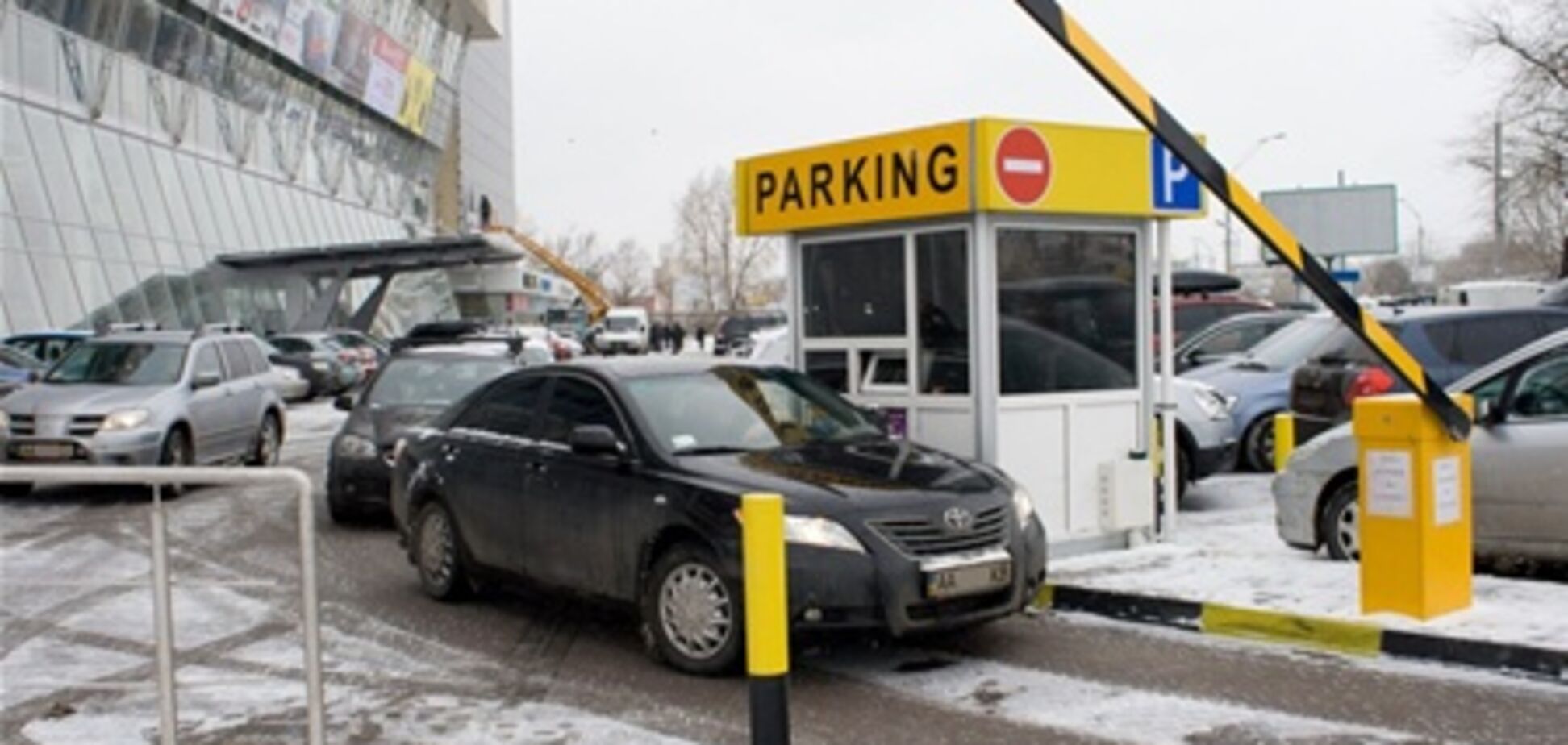 Налог за каждый квадратный метр площади приведет к подорожанию авто-парковок