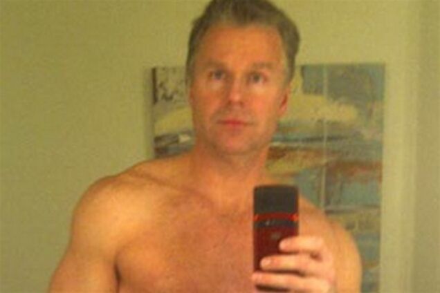 Виклав інтимні фото на сайті знайомств конгресмен звільнився