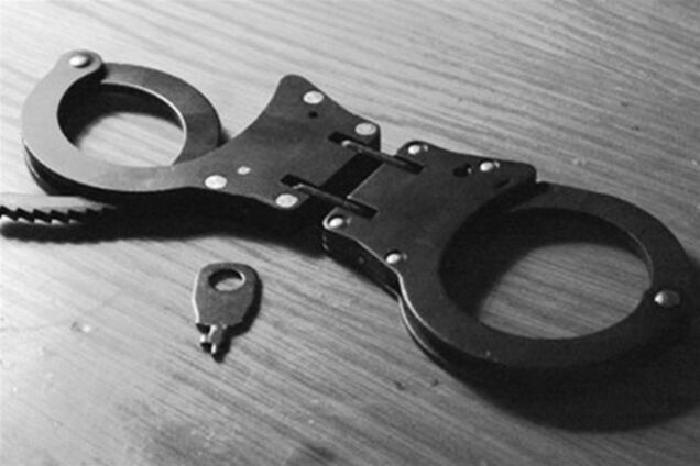 За систематические взятки задержаны киевские налоговики