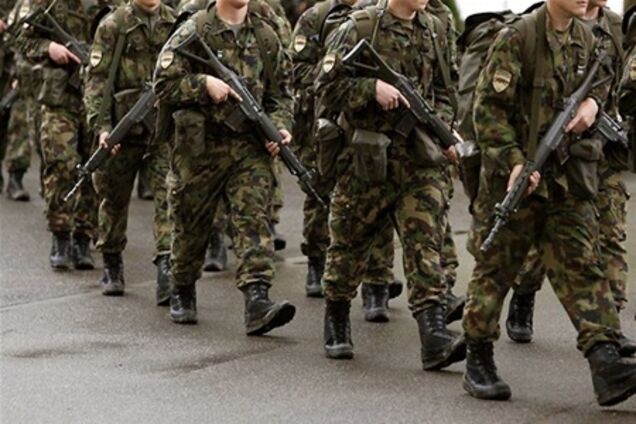 В Швейцарии военным разрешили брать оружие домой