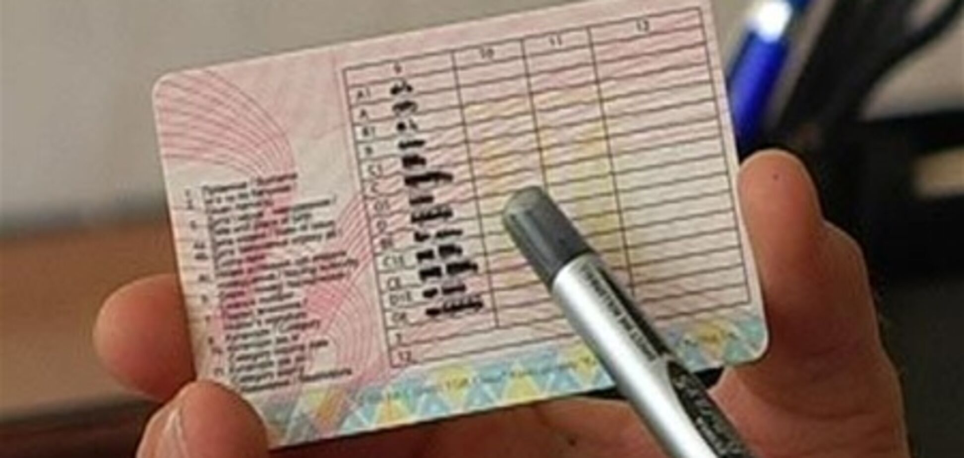 ПР: водители не будут пересдавать на права каждые 10 лет