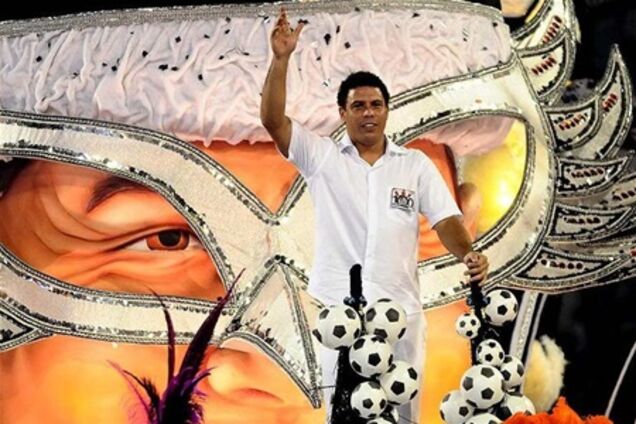 Роналдо объявил о завершении футбольной карьеры