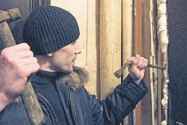 Афера: мошенник забирал у харьковчан квартиры за долги