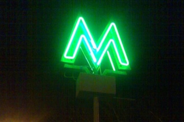 Двое студентов погибли, катаясь на крыше вагона метро