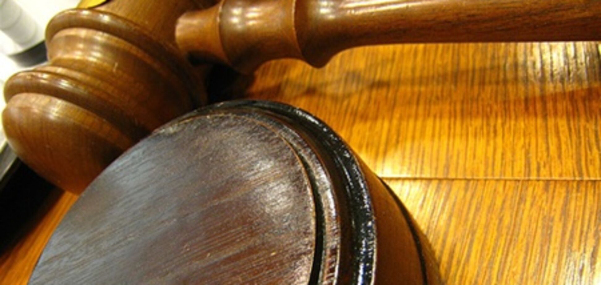 Суд Великобританії відмовився розглядати справу про літаючу сосиску