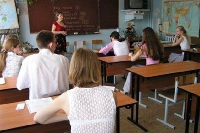 У Донецьку батьки погрожують себе підпалити у разі закриття української школи