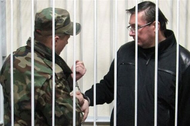 Суд продлил арест Луценко без его адвоката