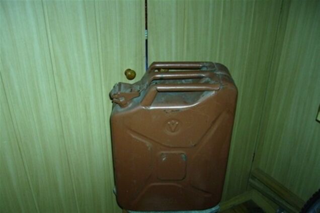 Харьковчанин пытался подогреть канистру с дизтопливом на газовой плите