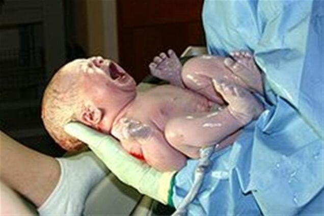 О своей беременности девушка узнала во время родов