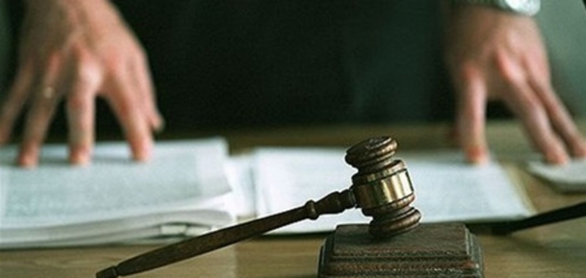 Суд розглянув справу дружини проти чоловіка-роботодавця