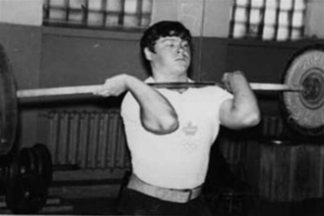 Чемпиона мира по штанге забили палками озверевшие подростки