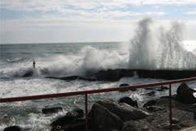 Ялта оценивает ущерб от урагана в 800 тысяч гривен