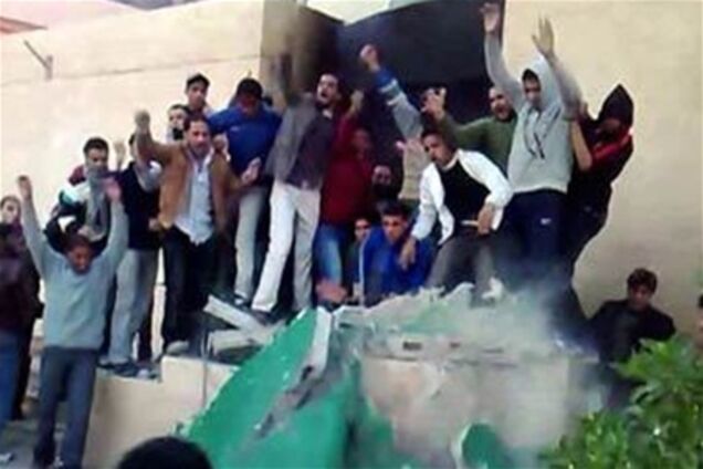 Беспорядки в Ливии: демонстранты подожгли здание правительства 