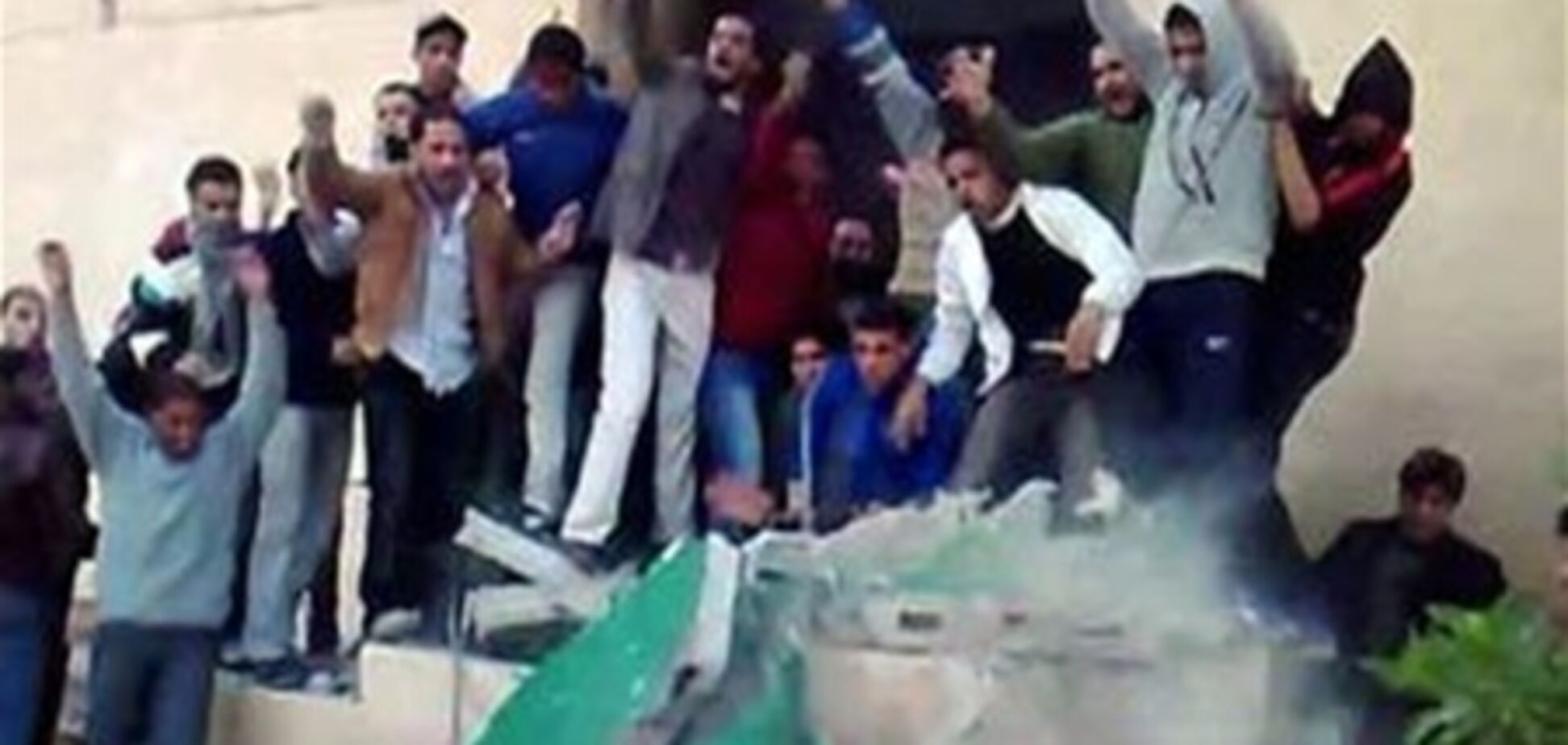 Беспорядки в Ливии: демонстранты подожгли здание правительства