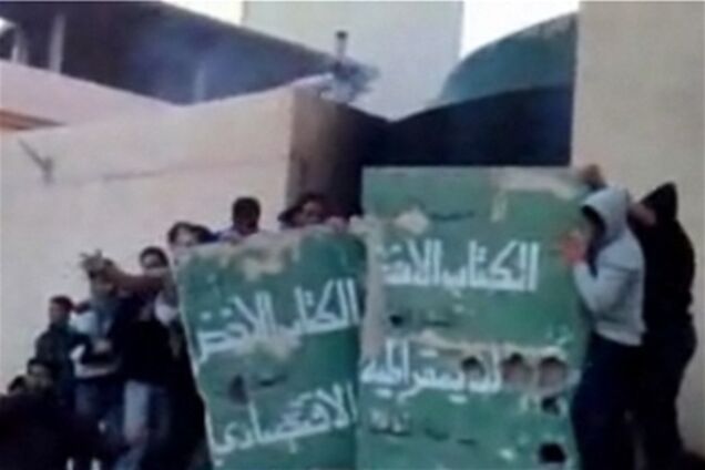 В Ливии в результате ударов боевой авиации погибли 250 человек