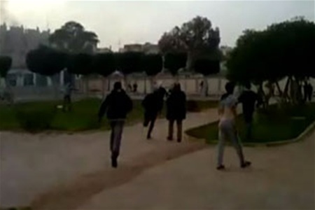 Бойня в столице Ливии: горят здания, людей давят машинами