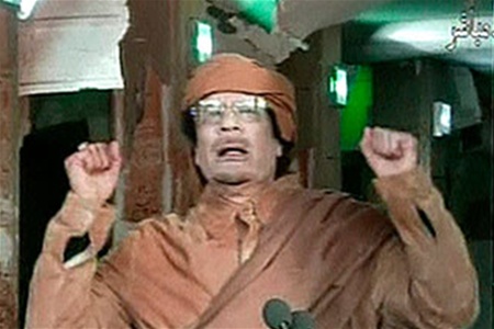 Каддафи сказал, что не уйдет, и проклял протестующих