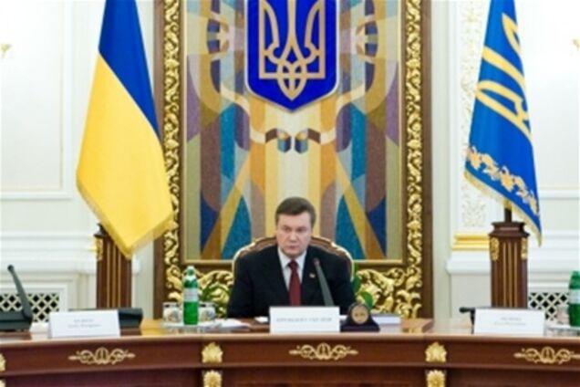 Янукович жестко прошелся по Кабмину, но пока никого не уволил