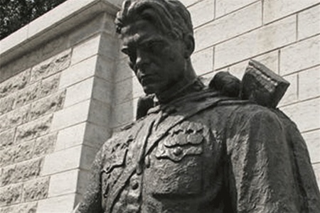 Неизвестные осквернили монумент воинам-освободителям