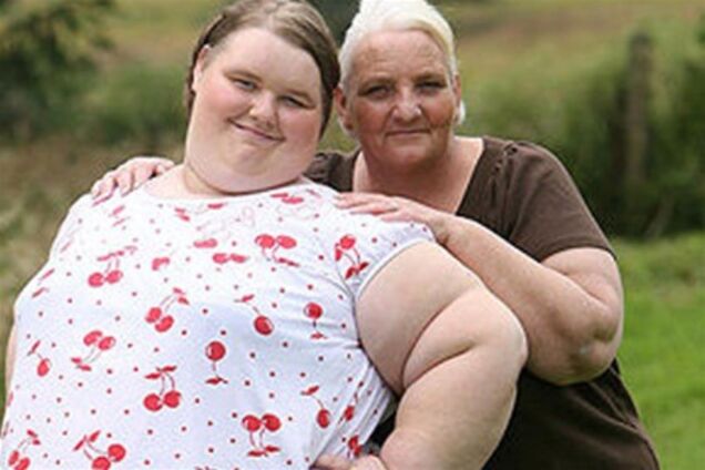 Дівчина вагою в 254 кг боїться розжиріти до смерті