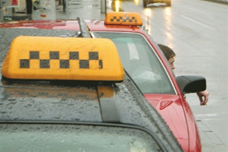 Таксист отравил пассажира и бросил умирать под кладбищем