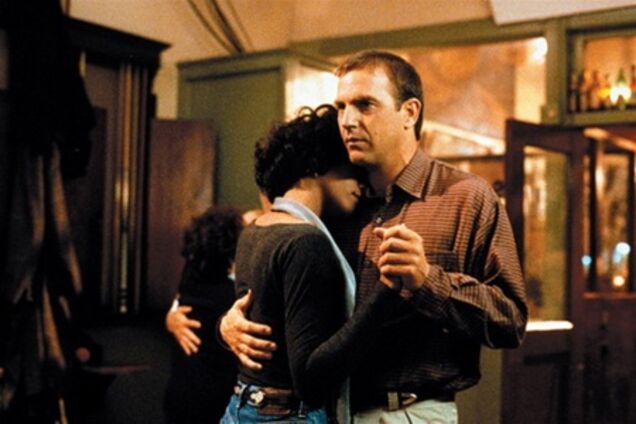 «Телохранителя» с Костнером и Хьюстон переснимут