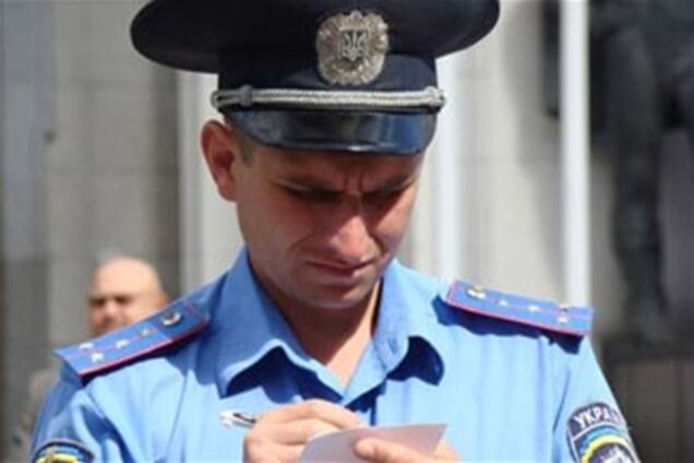 Достатньо натиснути кнопку - і міліціонери зрозуміють іноземців 