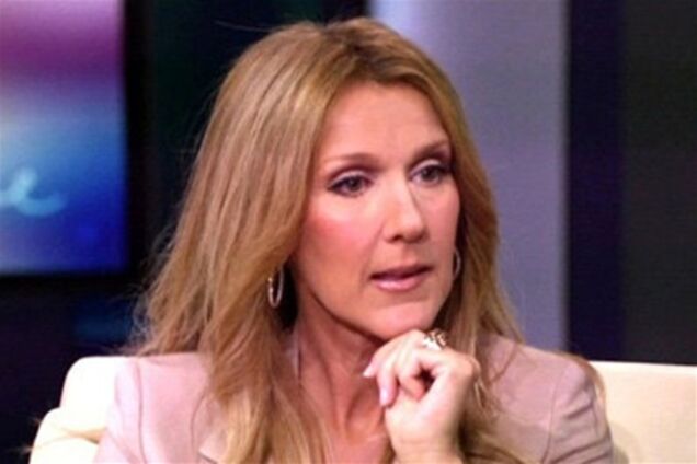 Селин Дион сняли ненакрашенной и в халате