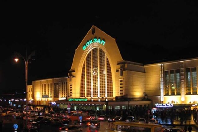 В Киеве на ж/д вокзале два таксиста подмешивали клиентам клофелин