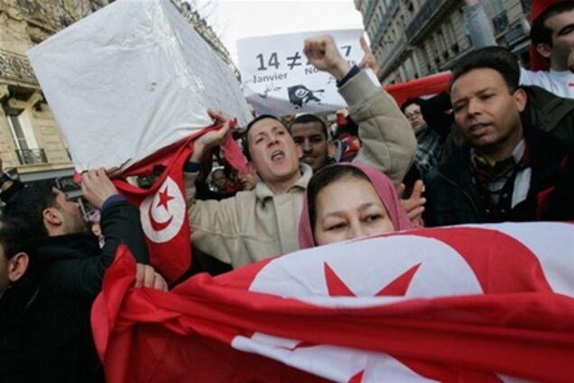 В Тунисе полиция разогнала демонстрацию слезоточивым газом